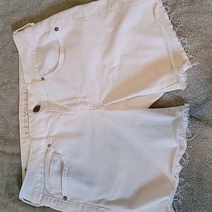 STUNNING AMERICAN EAGLE WHITE MIDI JEAN SHORTS